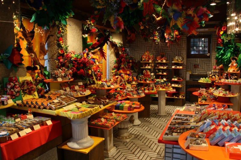 ecommerce-GUILLAUMES-min_candy_store_chocolate_shop_chocolate_switzerland-393515