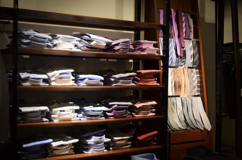 ecommerce-GUILLAUMES-min_shirts_exhibition_shop_shopping_shelf_buy_business_clothing-940715